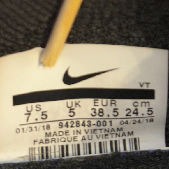 Wmns Air VaporMax Flyknit 2 ‘Black White’ 942843-001 sze 7.5 - Picture 8 of 8